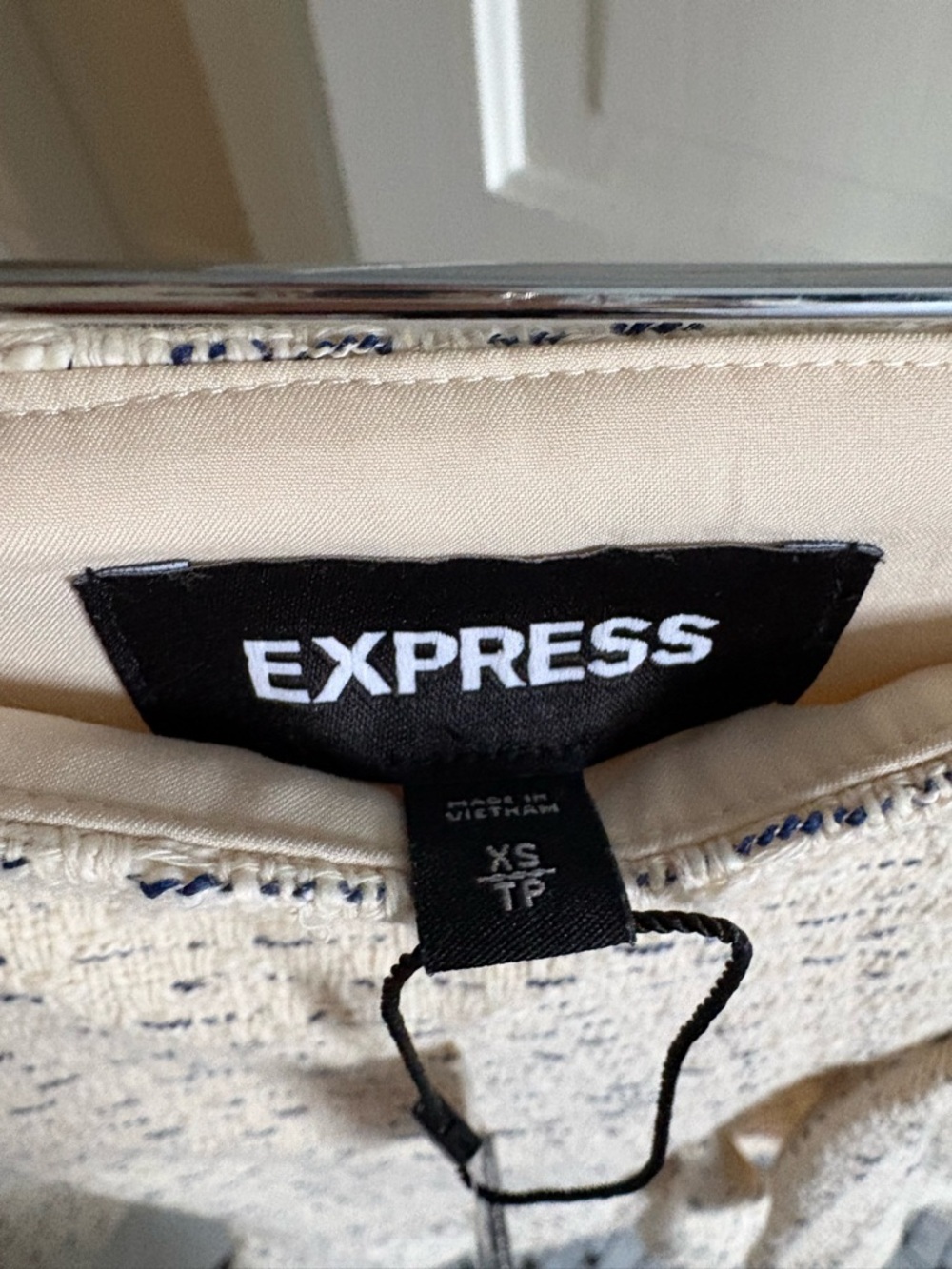 Express Cream Ruffle-Trim Tweed Matching Set - Picture 5 of 6